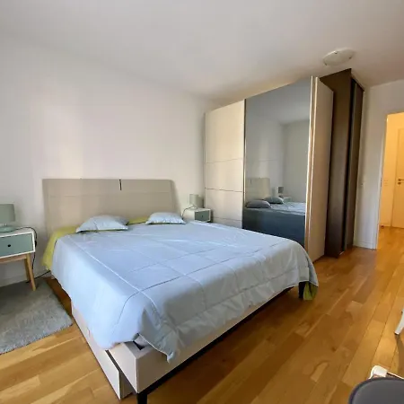 A Pour 2 Personnes Avec Terrasse Et Parking - Fr-1-474-38