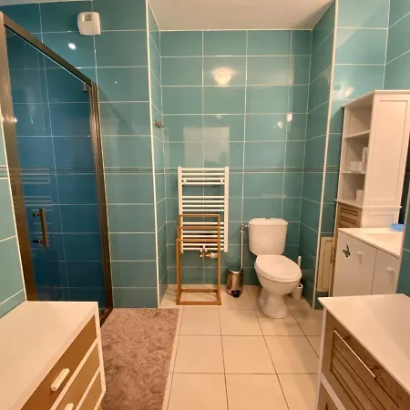 A Pour 2 Personnes Avec Terrasse Et Parking - Fr-1-474-38 Apartment