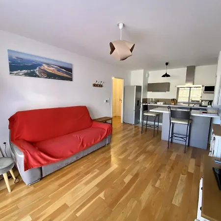 A Pour 2 Personnes Avec Terrasse Et Parking - Fr-1-474-38 Apartment