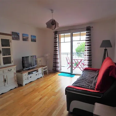 A Pour 2 Personnes Avec Terrasse Et Parking - Fr-1-474-38 Apartment