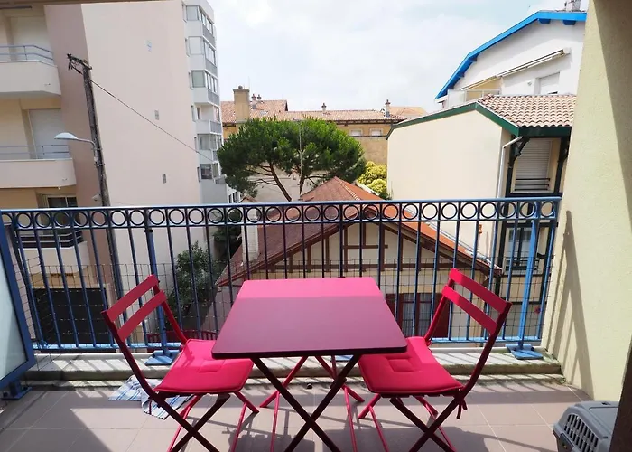 A Pour 2 Personnes Avec Terrasse Et Parking - Fr-1-474-38
