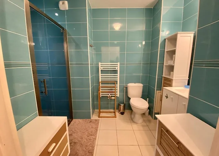 A Pour 2 Personnes Avec Terrasse Et Parking - Fr-1-474-38 Apartment