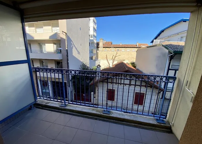 Apartment A Pour 2 Personnes Avec Terrasse Et Parking - Fr-1-474-38 *