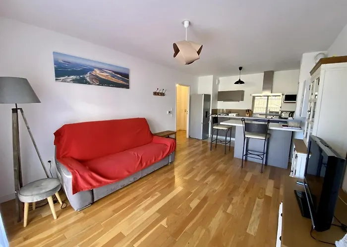 A Pour 2 Personnes Avec Terrasse Et Parking - Fr-1-474-38 Apartment