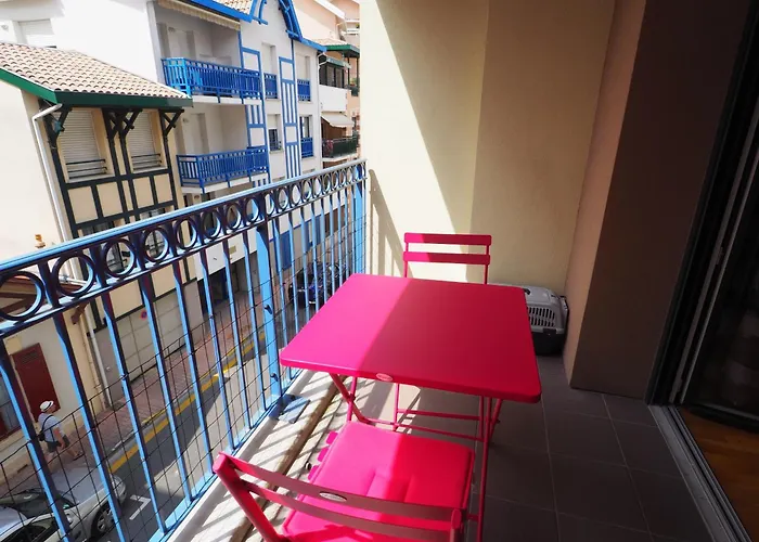 A Pour 2 Personnes Avec Terrasse Et Parking - Fr-1-474-38 *